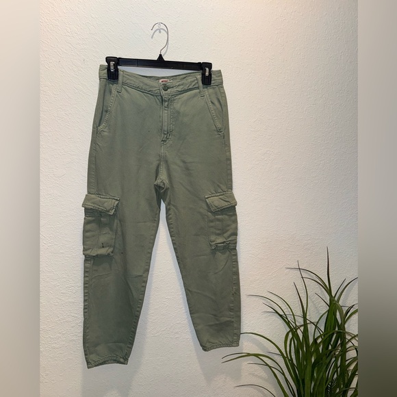 Levi's Pants - Women’s Olive Green Cargo Levi Pants